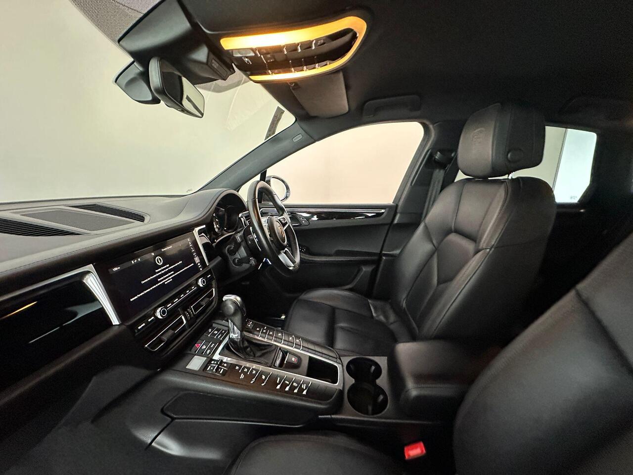 Porsche Macan AJ19VYM