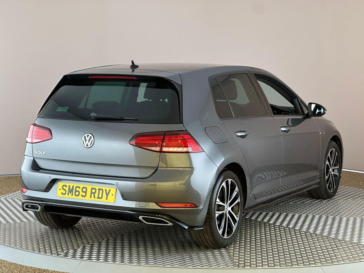 Volkswagen Golf SM69RDY