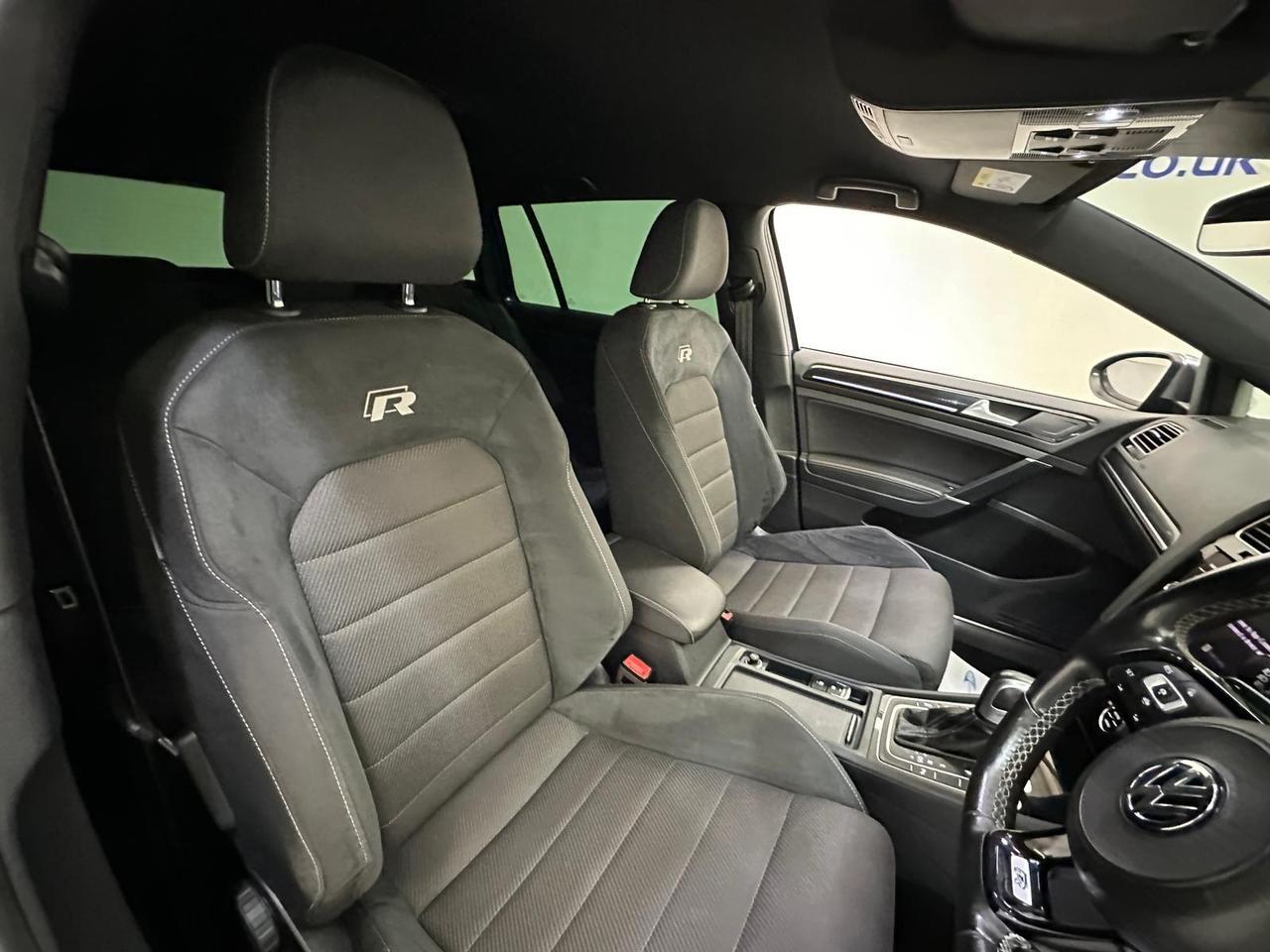 Volkswagen Golf YE70AZG
