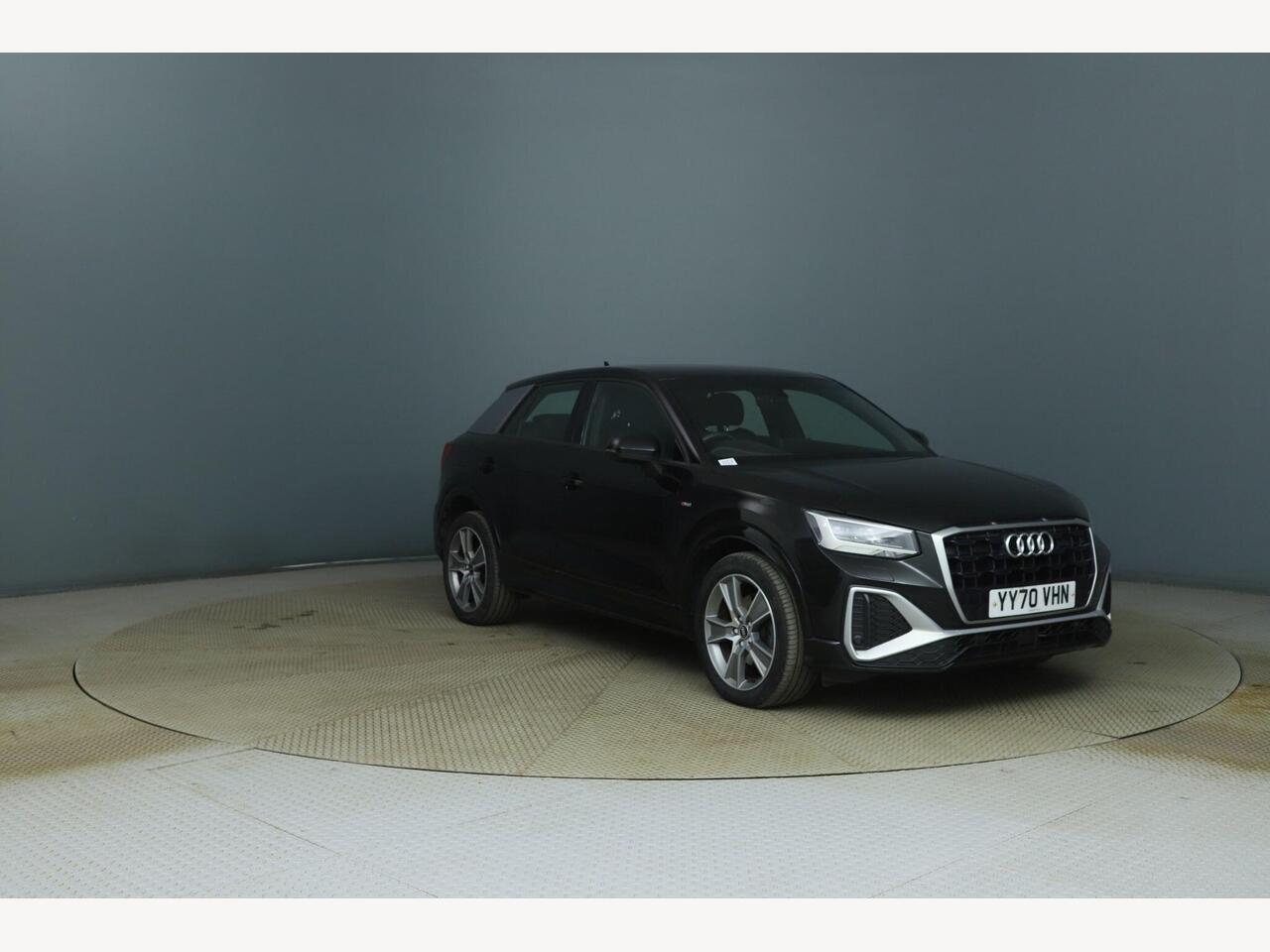 Audi Q2 YY70VHN