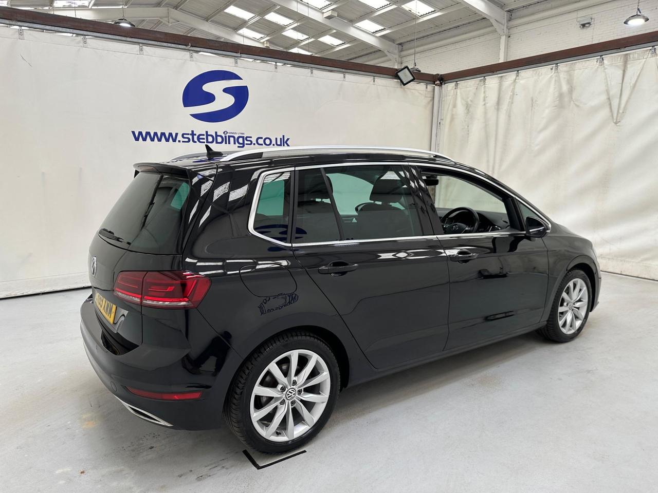 Volkswagen Golf SV LR69XWM