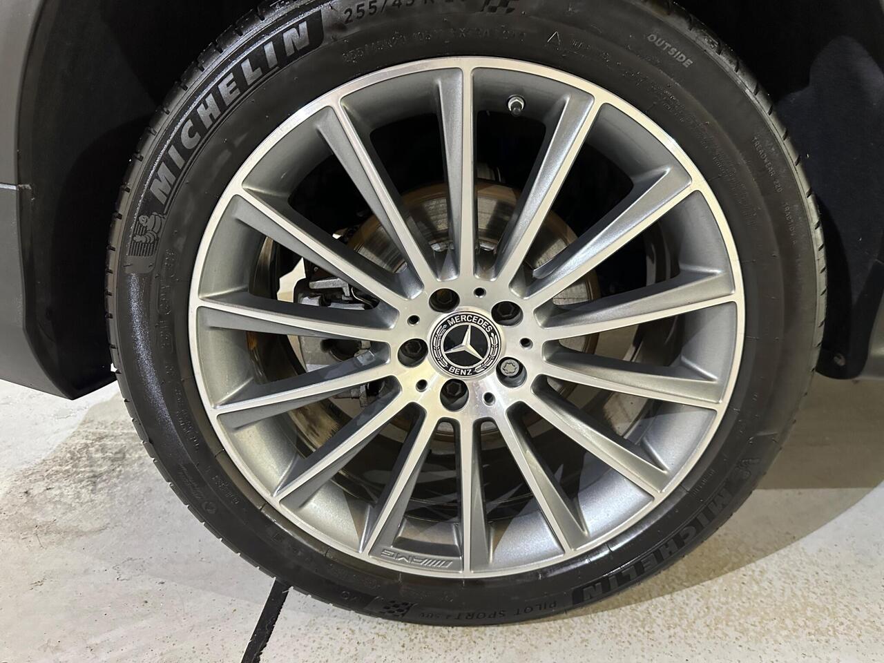 Mercedes-Benz GLC SN22UBK