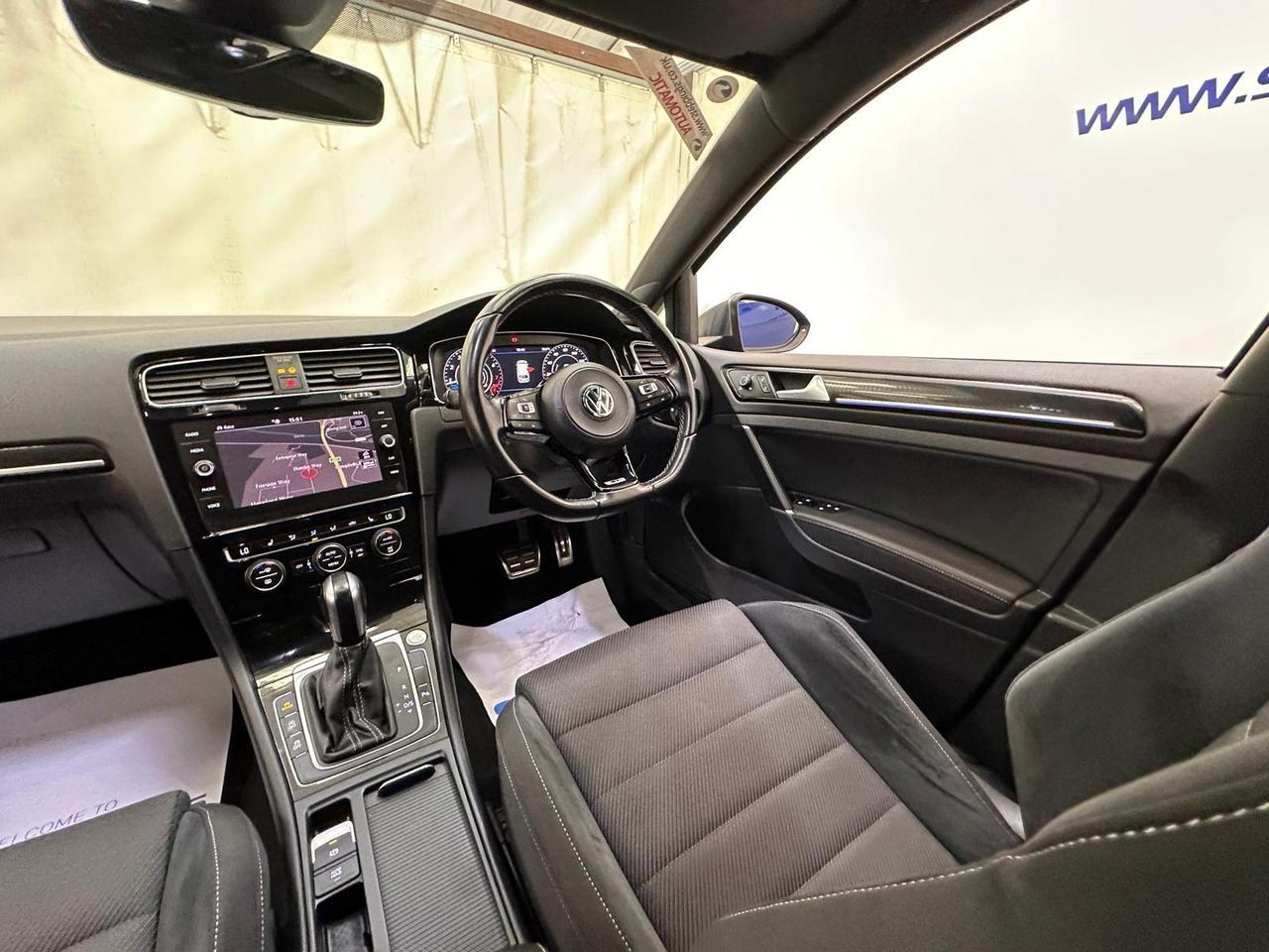 Volkswagen Golf YE70AZG