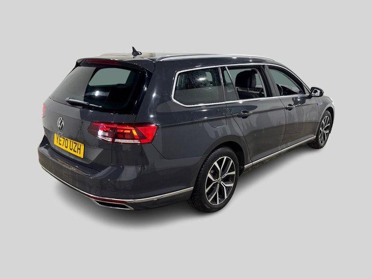 Volkswagen Passat YE70UZH