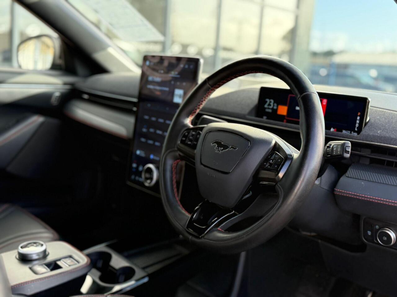 Ford Mustang Mach-E LG71VVO