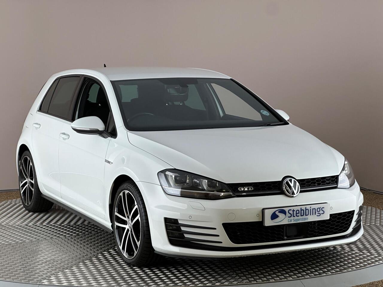 Volkswagen Golf DT66RVJ