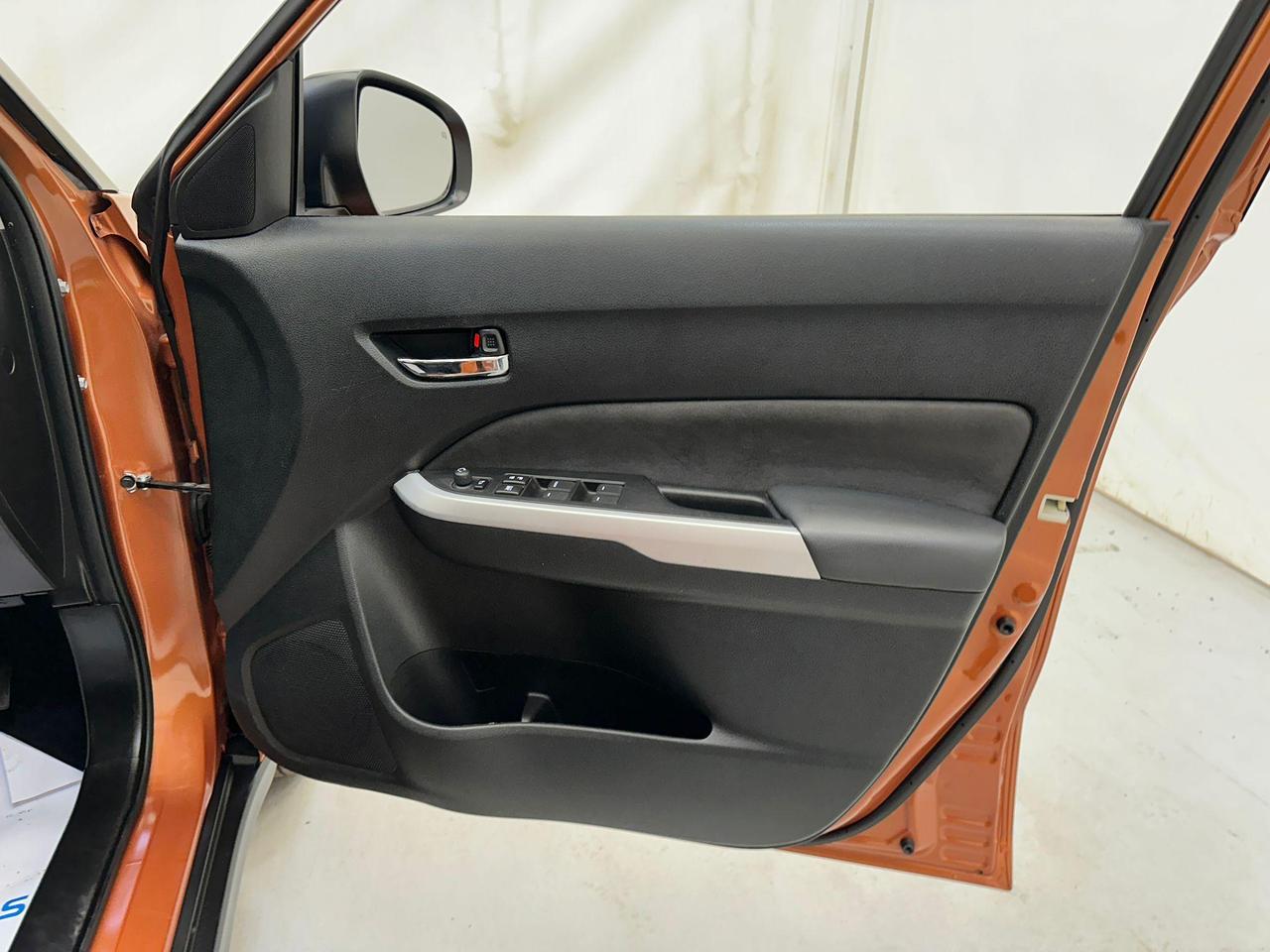 Suzuki Vitara YH16WND
