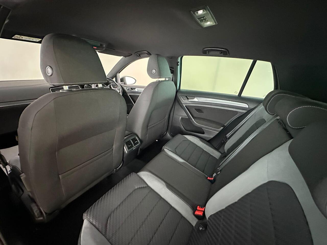 Volkswagen Golf SM69RDY