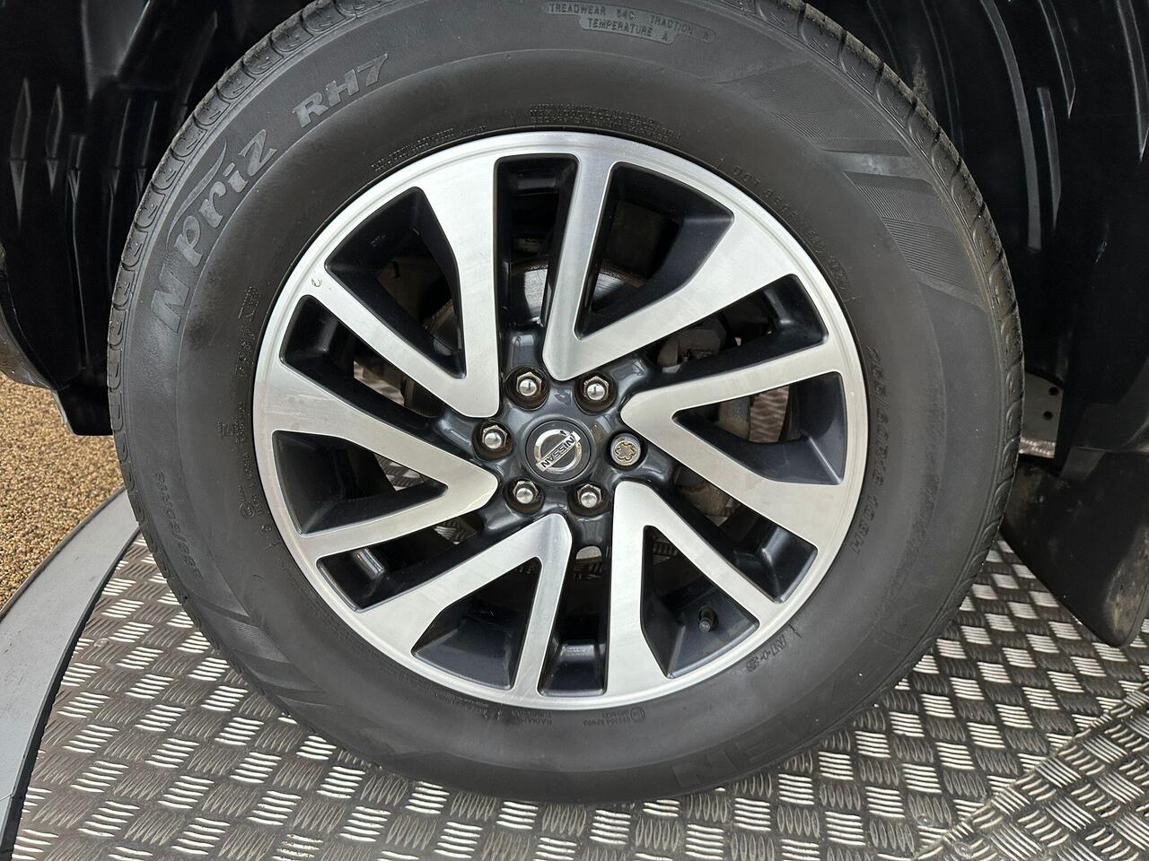 Nissan Navara WJ68YNW