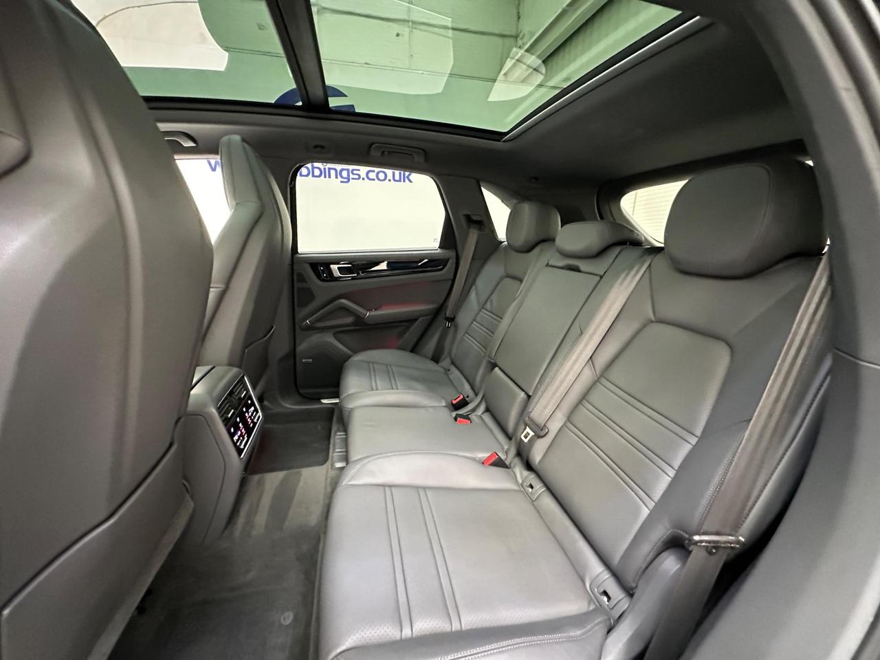 Porsche Cayenne AK18UXX
