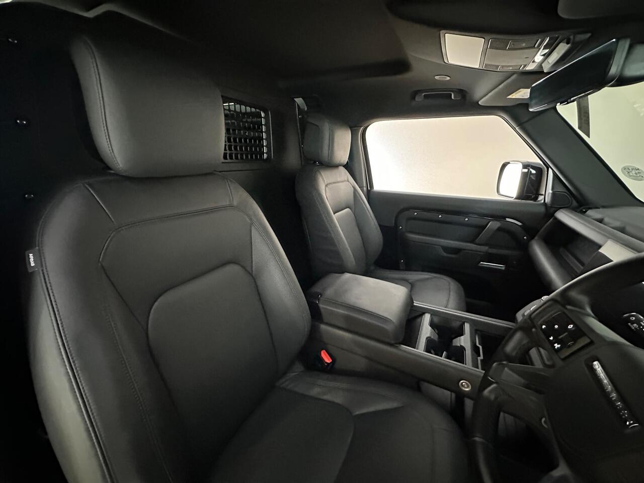 Land Rover Defender 90 WG25BLZ