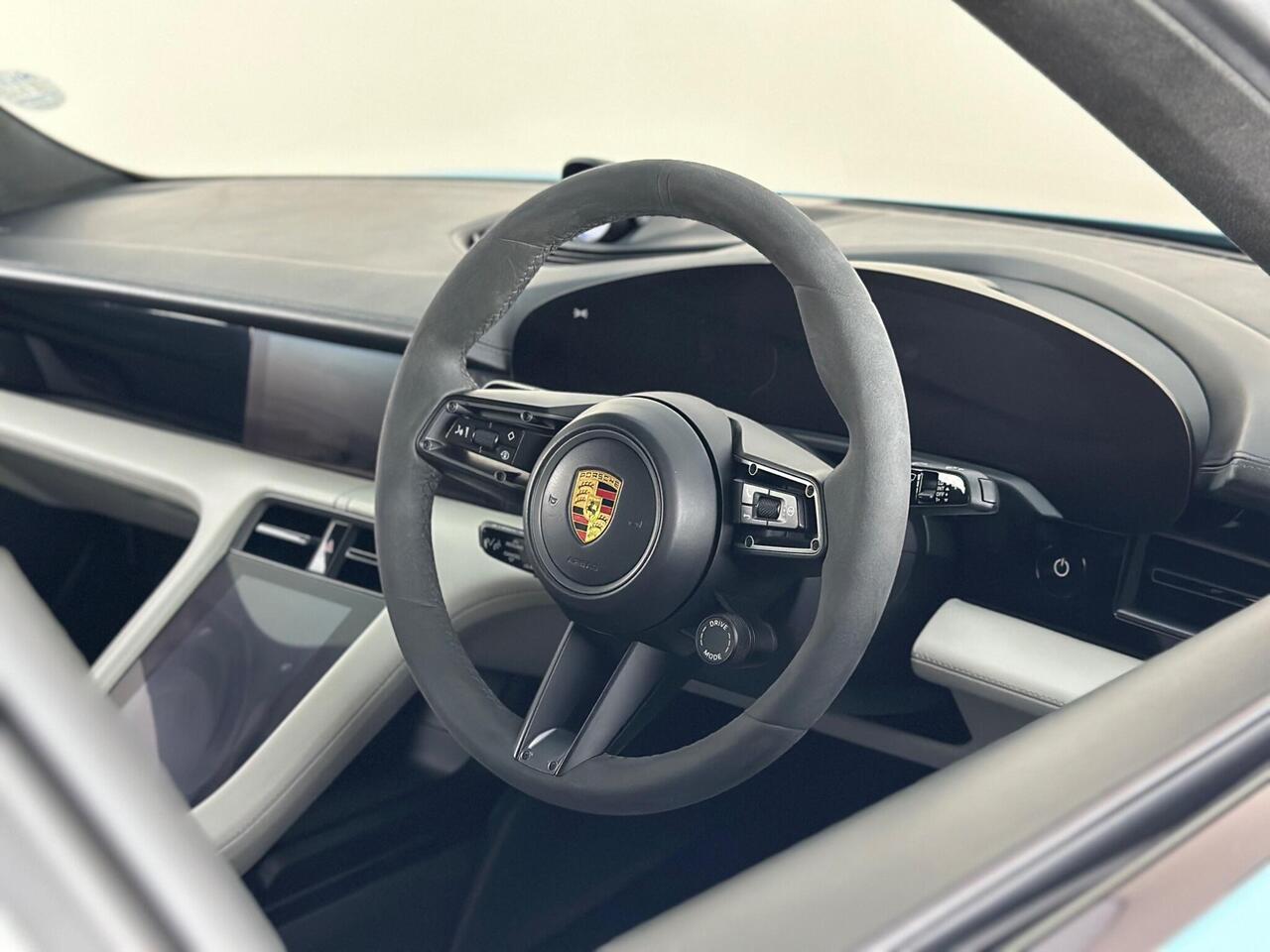 Porsche Taycan LV71XCL