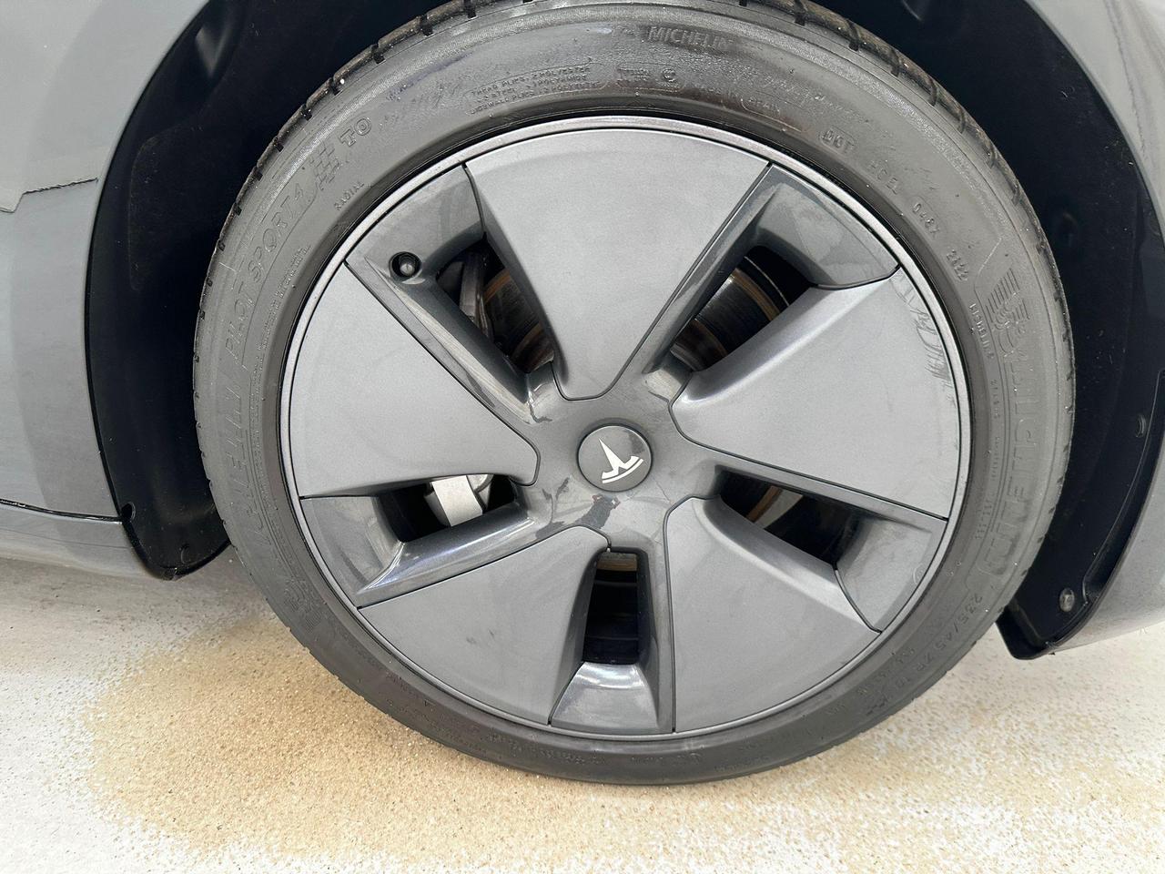 Tesla Model 3 LC70ZRV