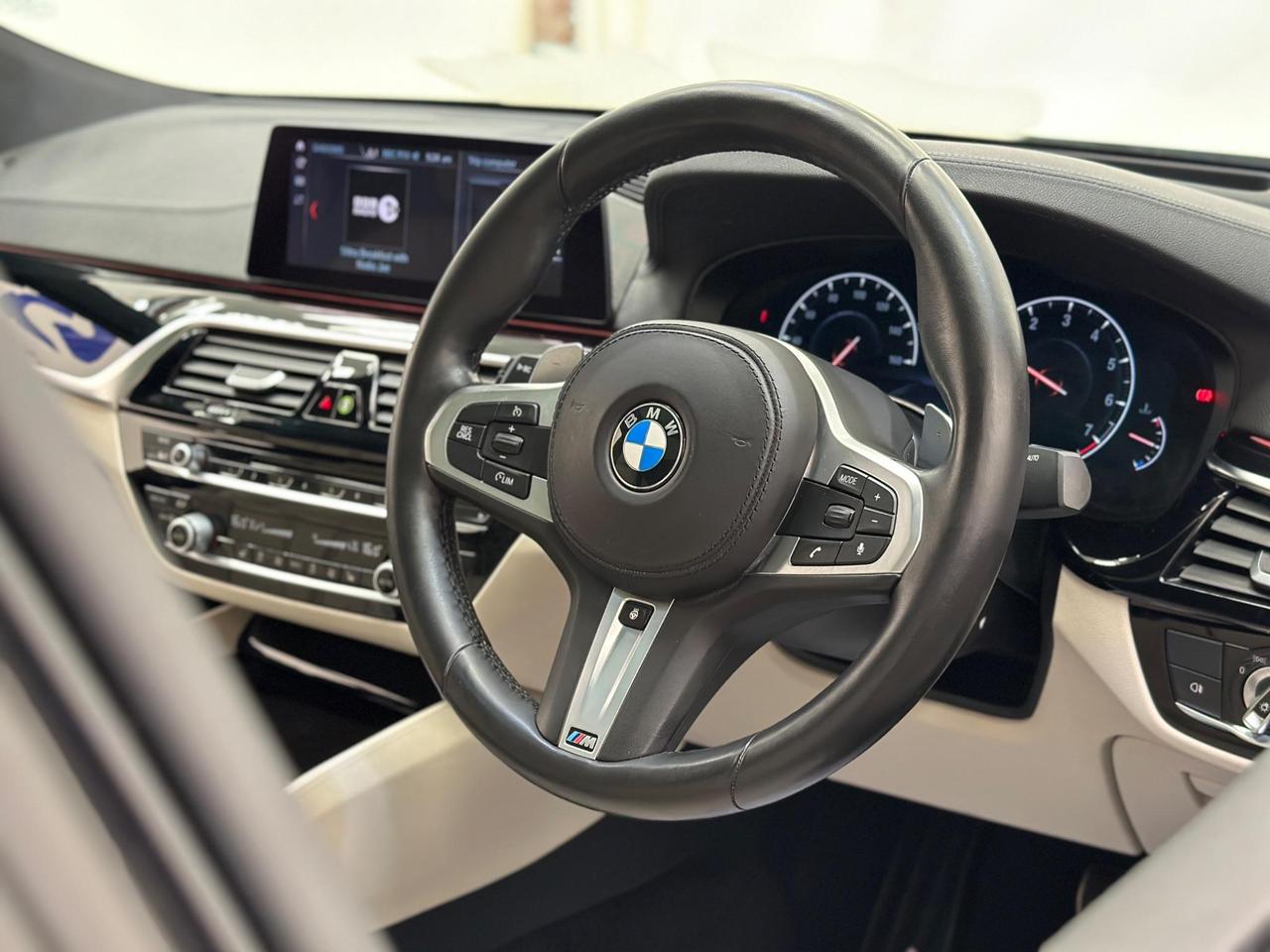 BMW 6 Series Gran Turismo YD68SYZ