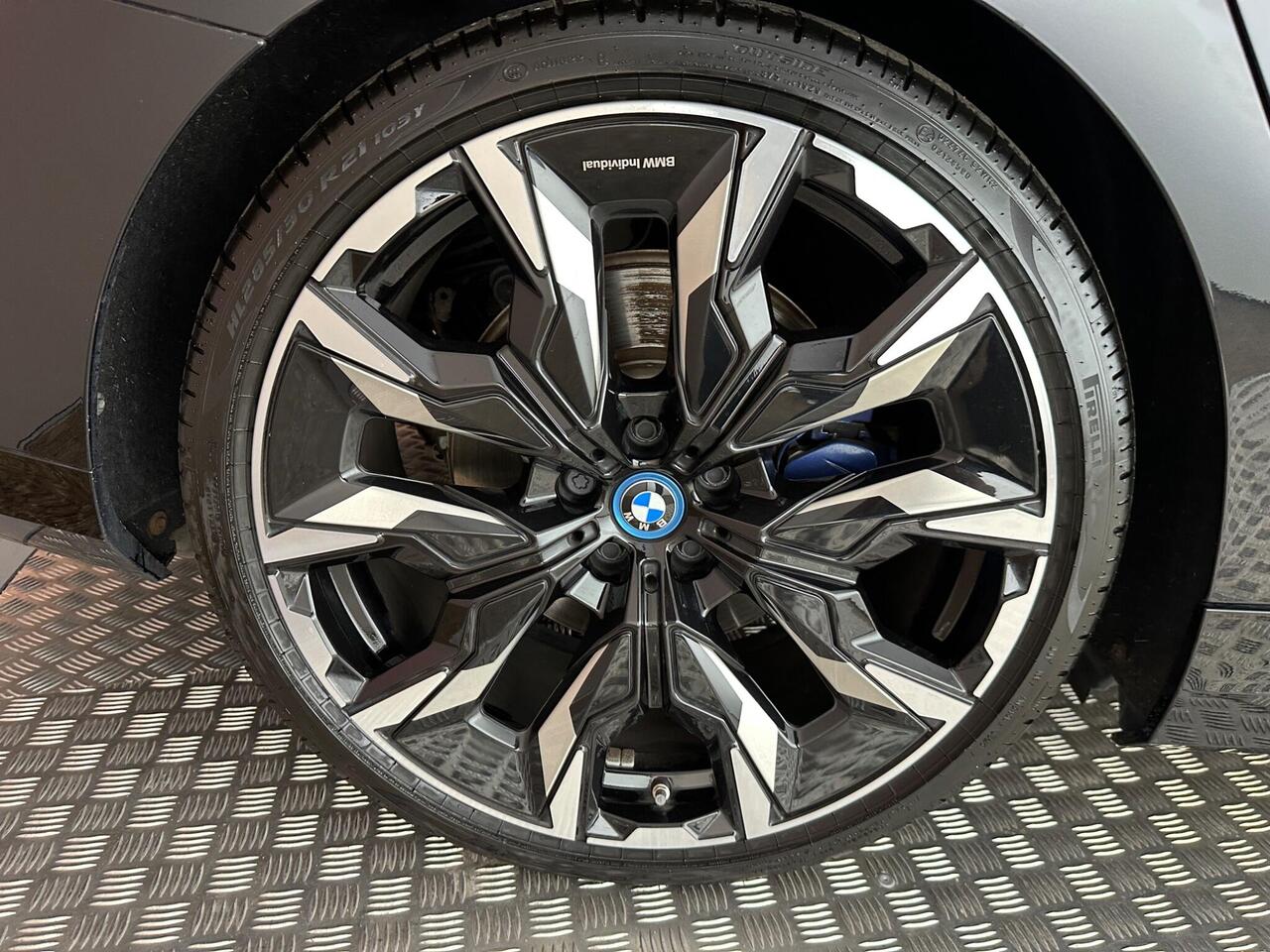 BMW i5 AO25HRK