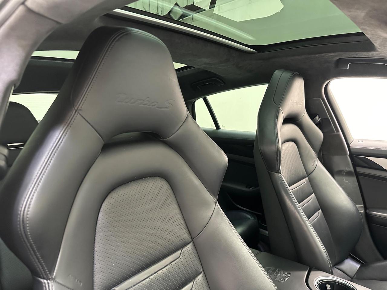 Porsche Panamera LN69UYK