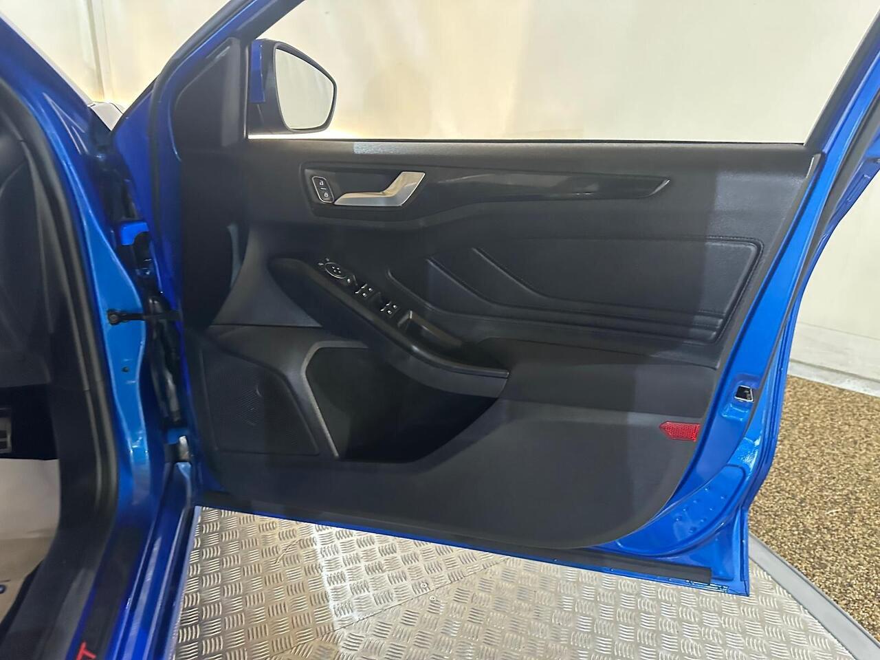 Ford Focus WJ68UUT