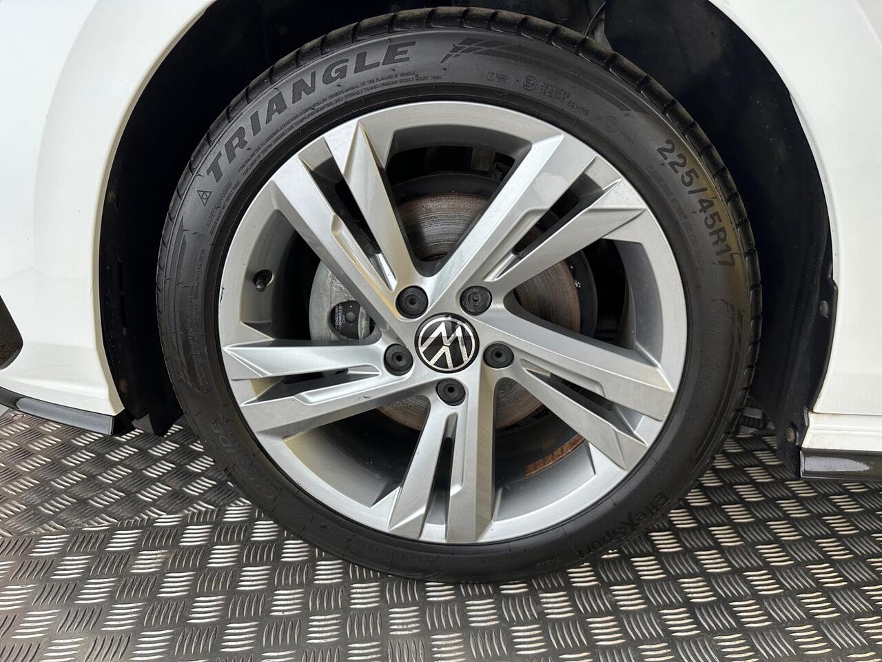 Volkswagen Golf VU22JYZ