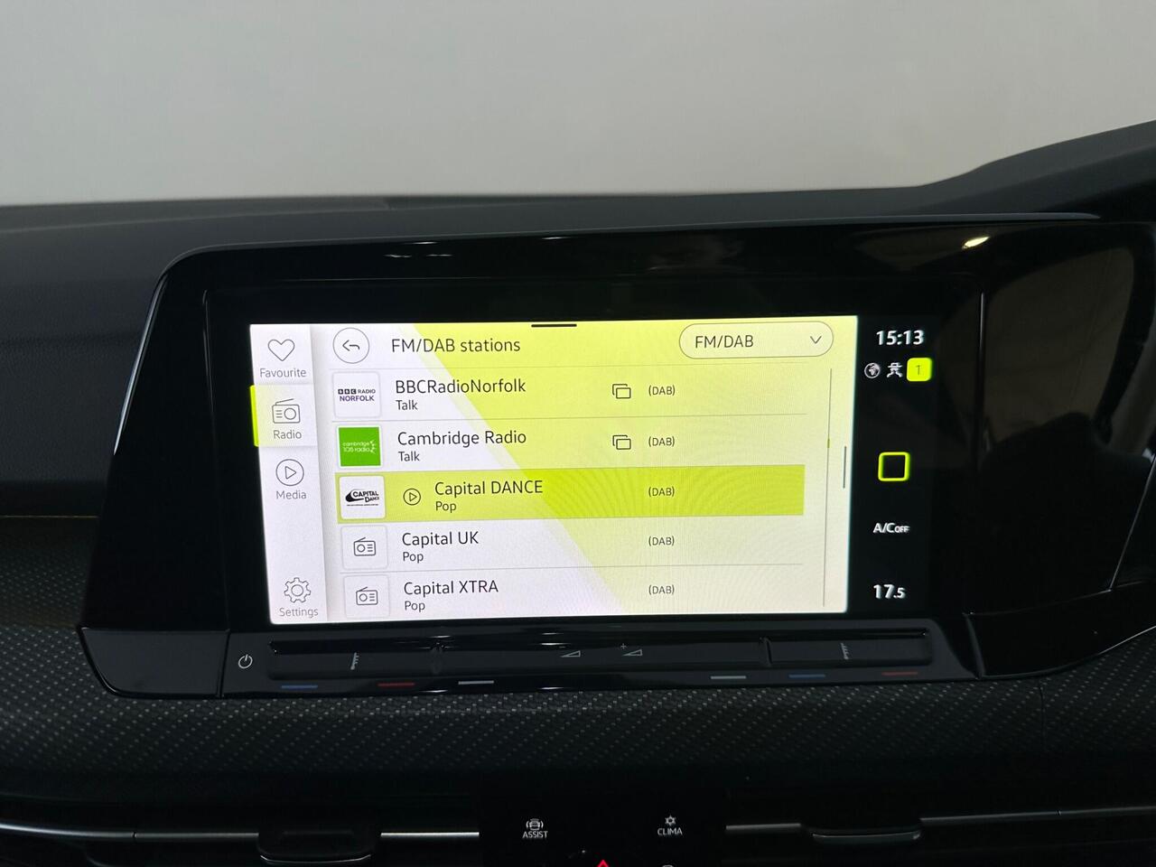 Volkswagen Golf EX71HKW