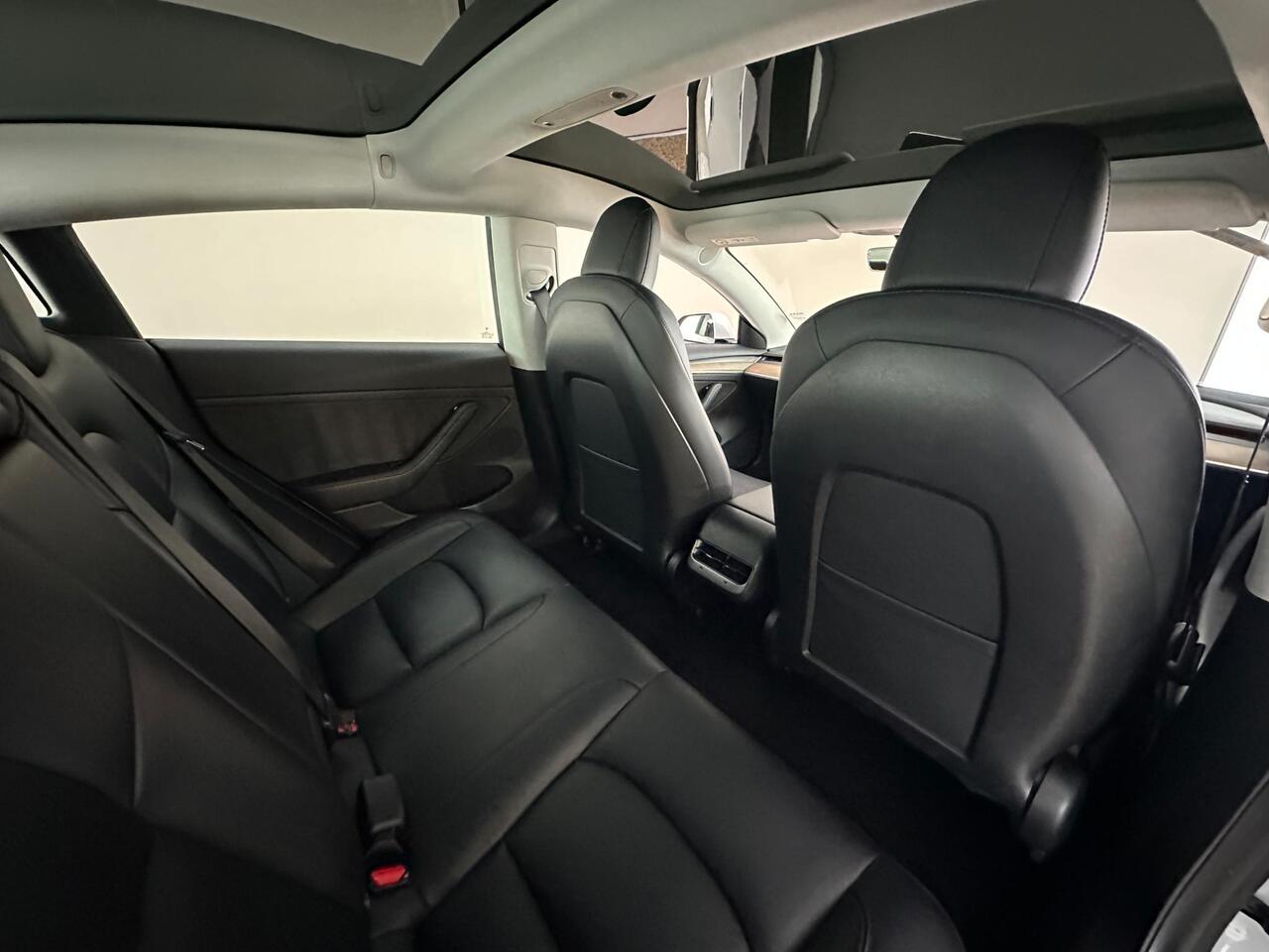 Tesla Model 3 AF72VOA