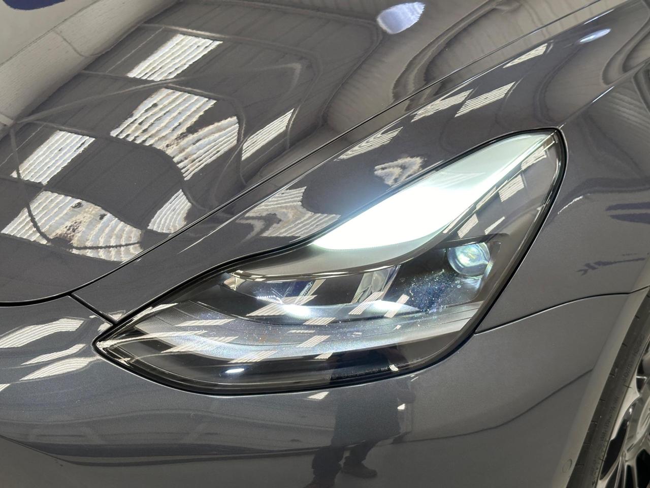 Tesla Model 3 LF71VYC