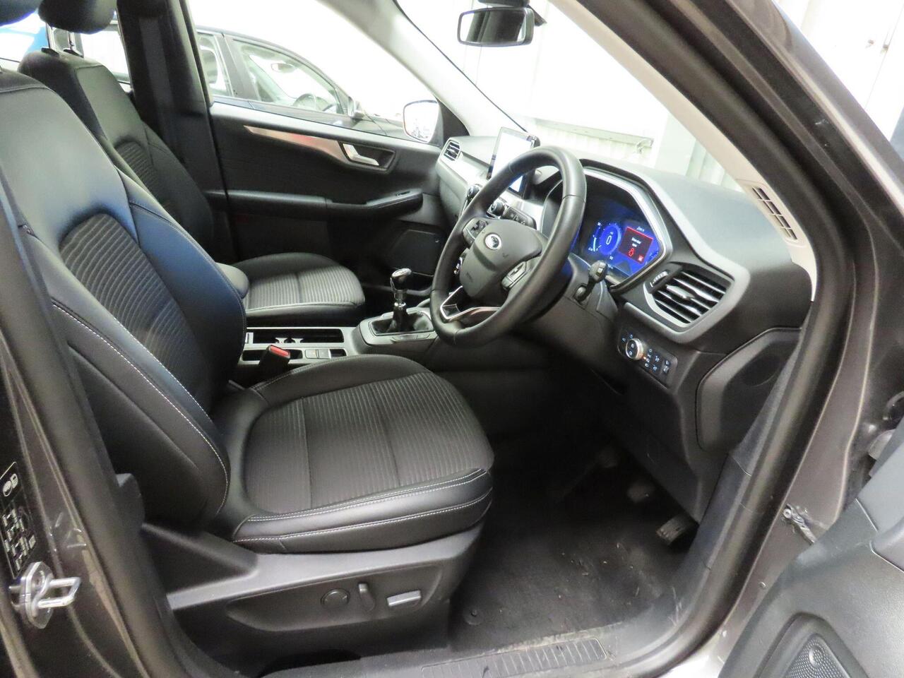 Ford Kuga YS22ENO
