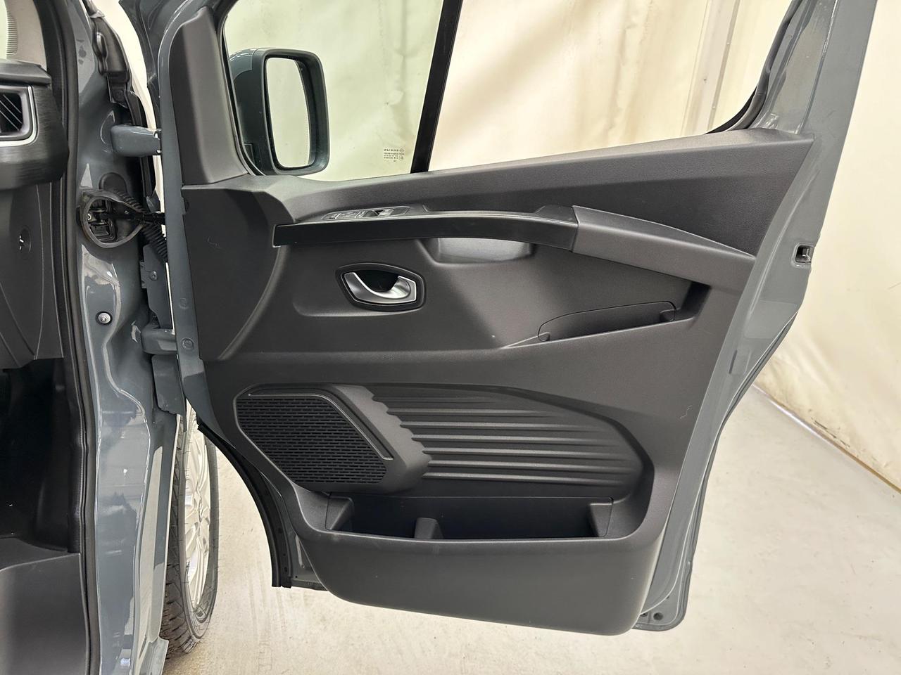 Nissan Primastar DL72BWH