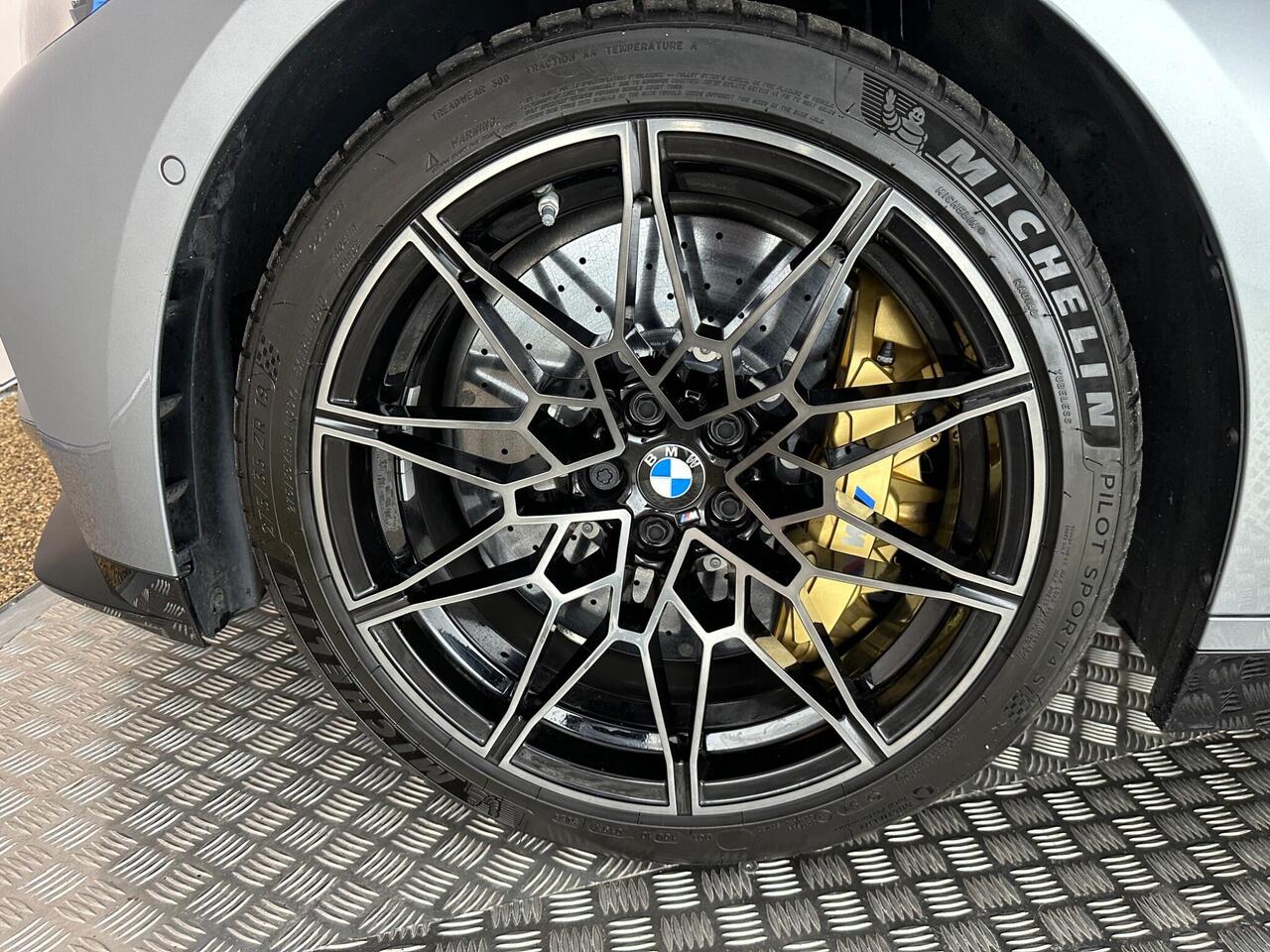 BMW M4 YA24JHL