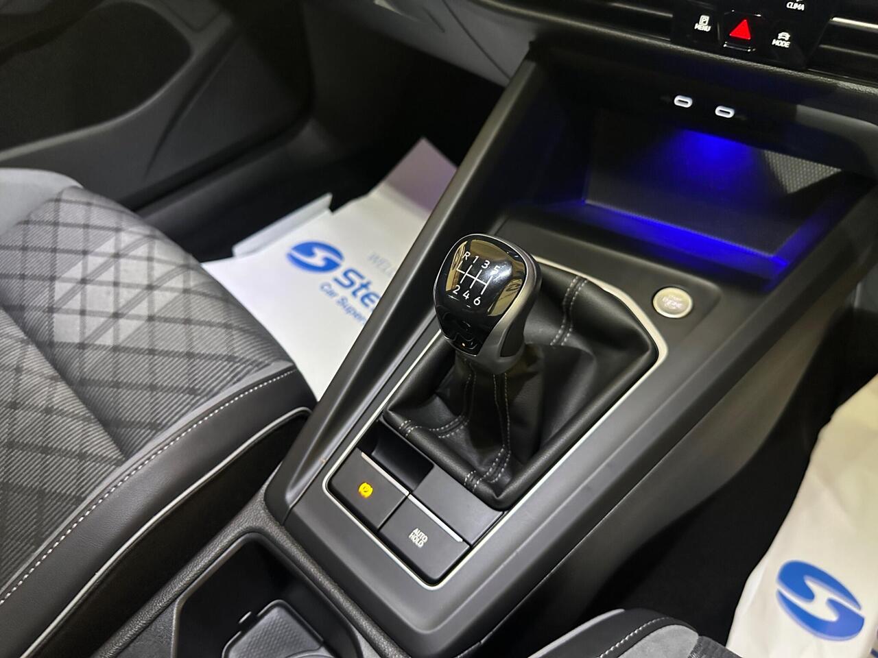 Volkswagen Golf AO22OUP