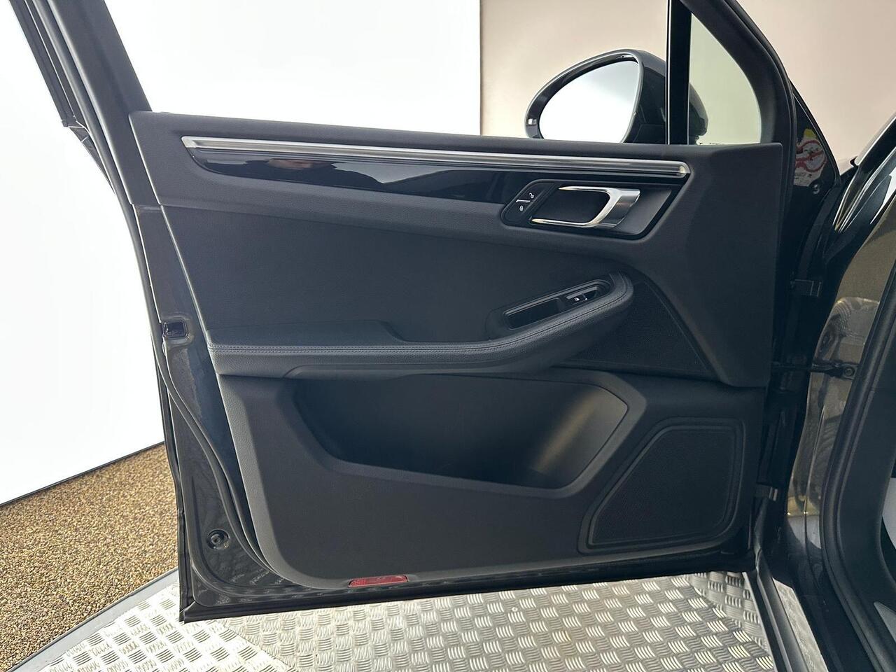 Porsche Macan RK67LWA