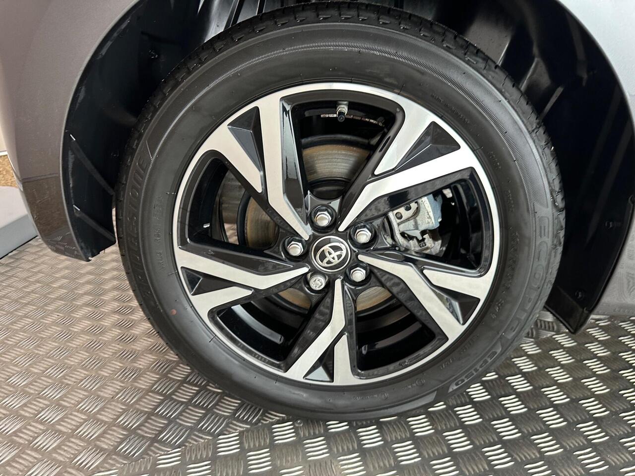 Toyota Yaris AU74TMZ