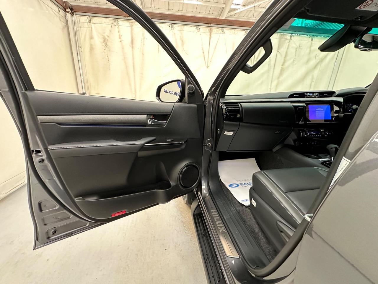 Toyota Hilux H111LUX