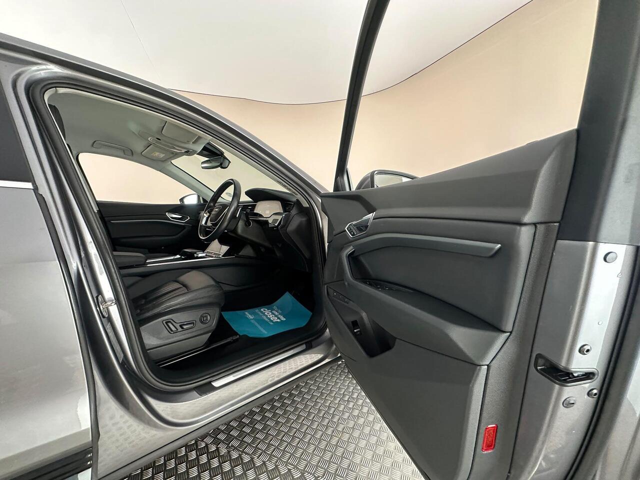 Audi e-tron NL70UPZ