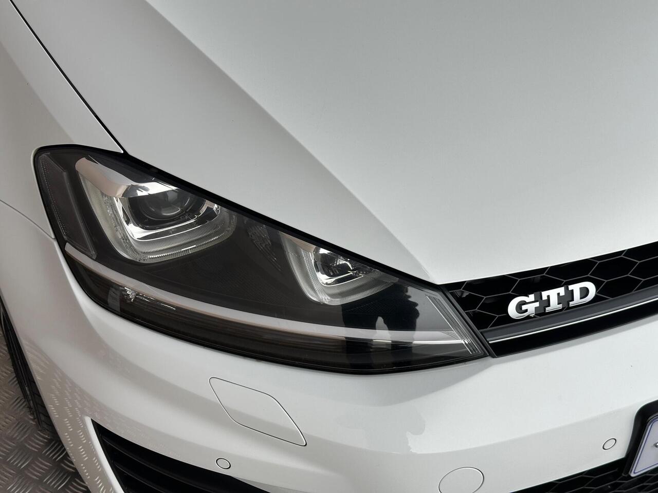 Volkswagen Golf DT66RVJ