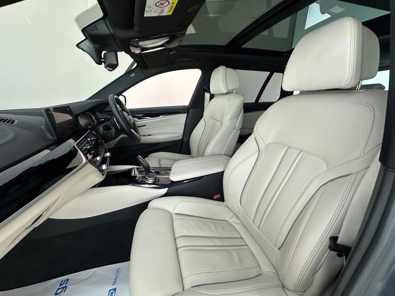 BMW 5 Series YK18JUW