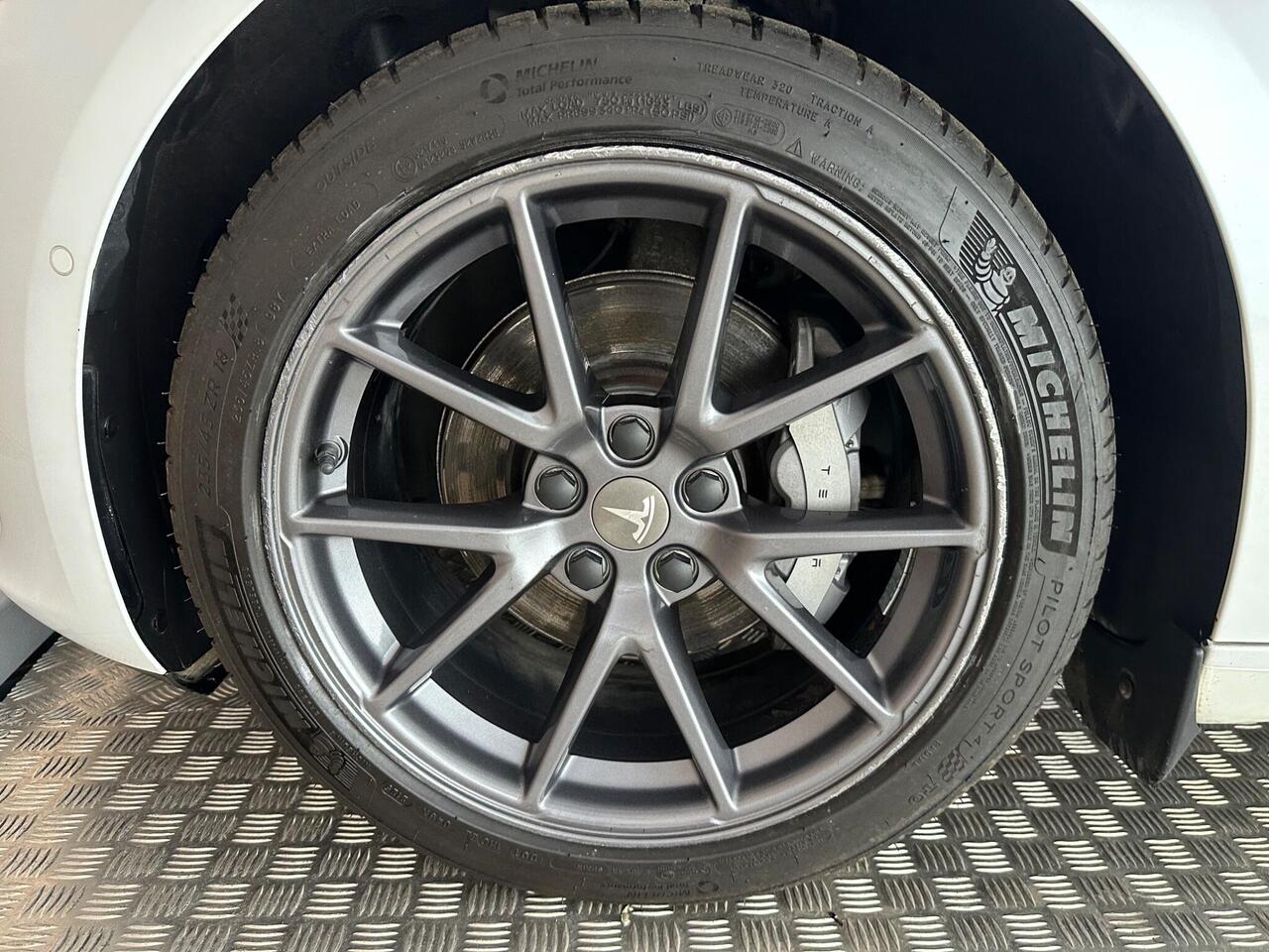 Tesla Model 3 AF72VPX