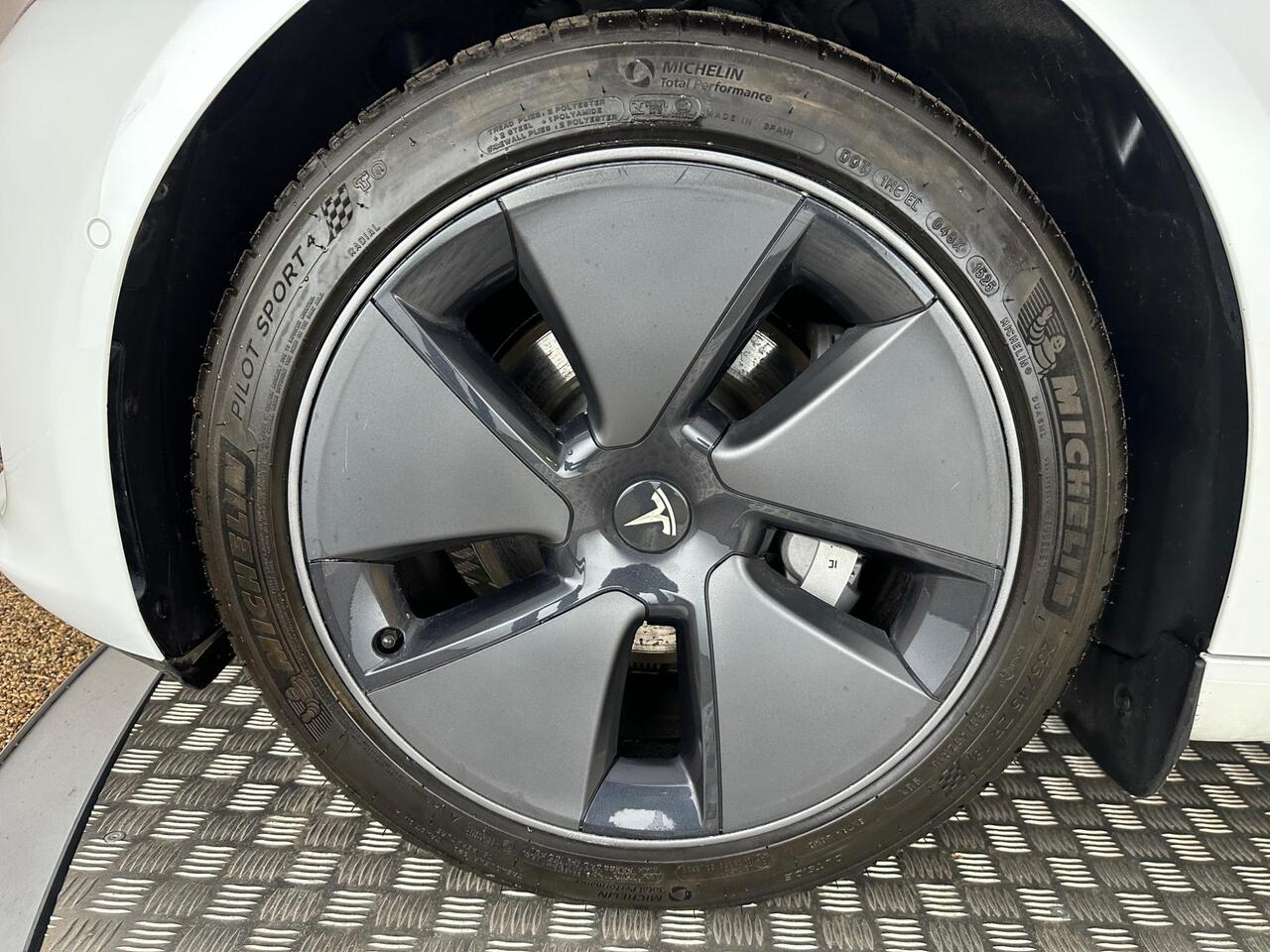 Tesla Model 3 AF72VOA