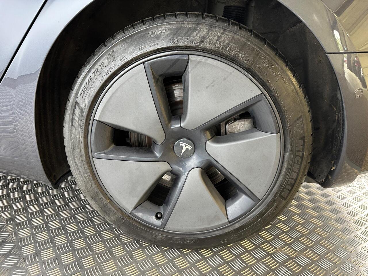 Tesla Model 3 LD21CYA