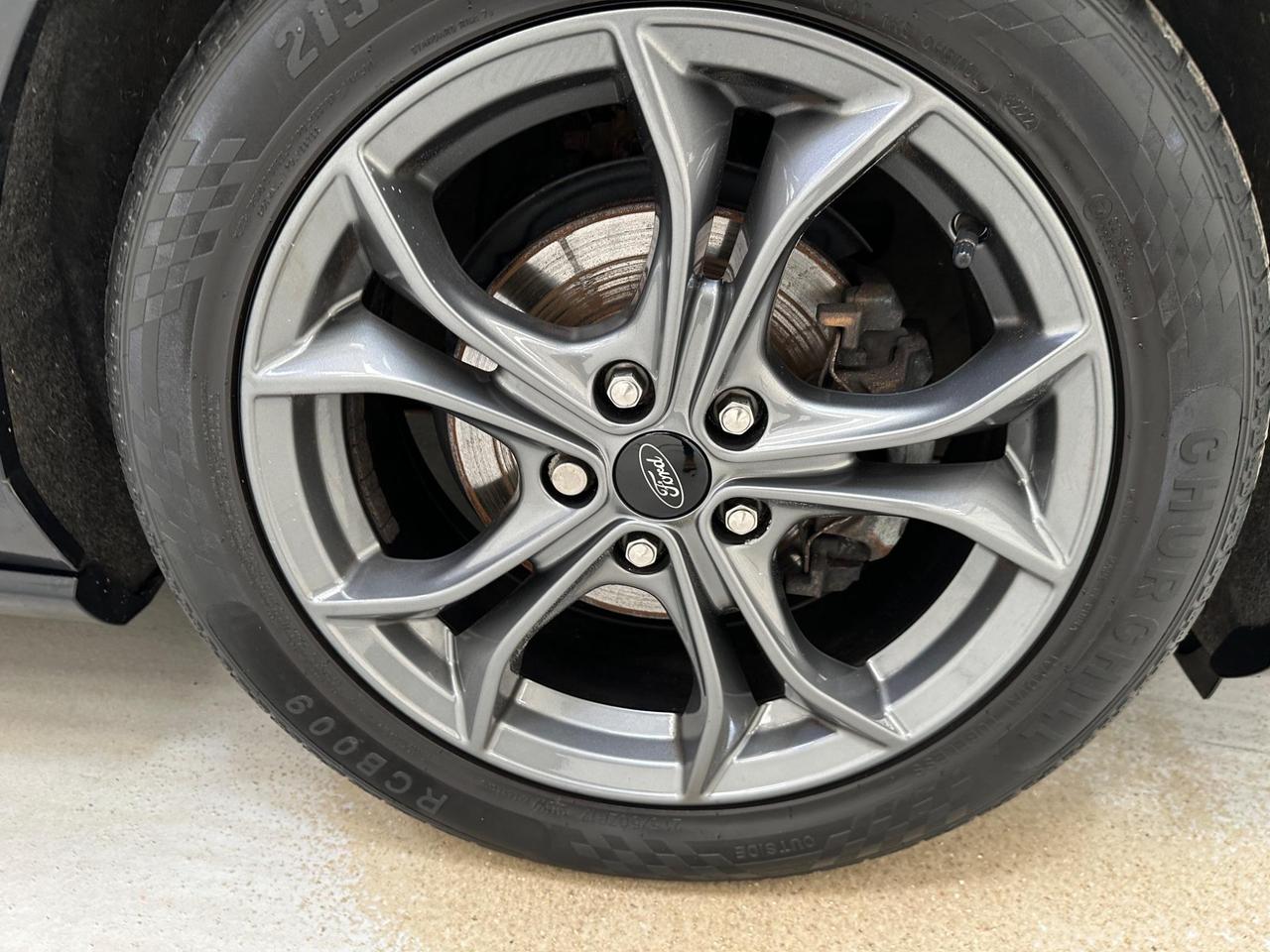 Ford Focus YJ68UAF