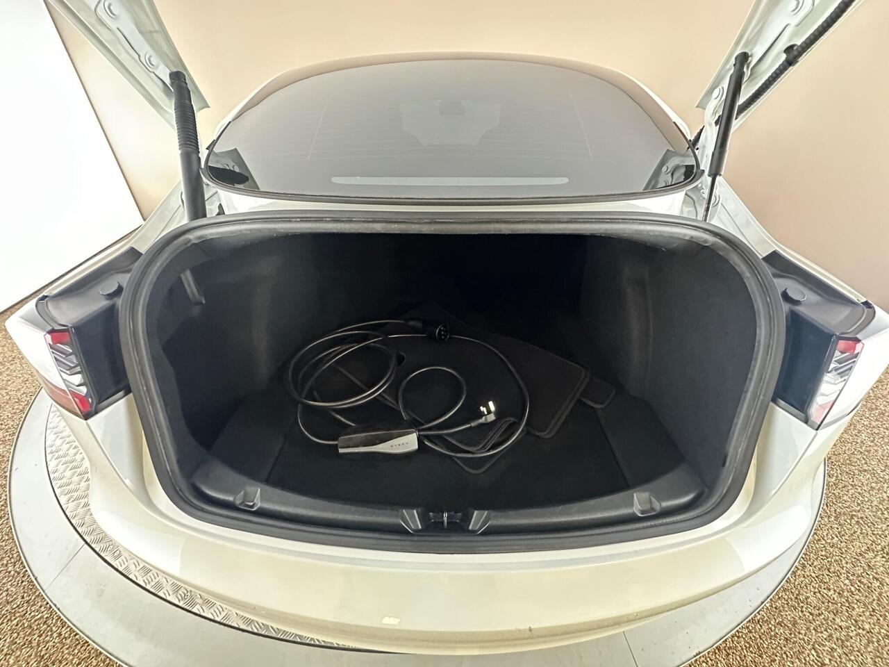 Tesla Model 3 AF72VHA