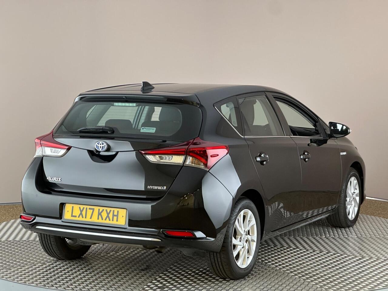 Toyota Auris LX17KXH