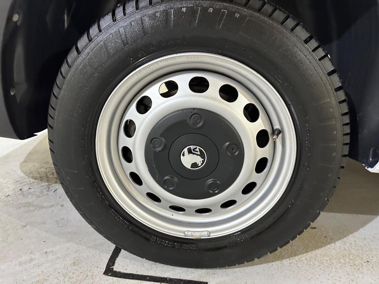 Vauxhall Vivaro DN24YLM