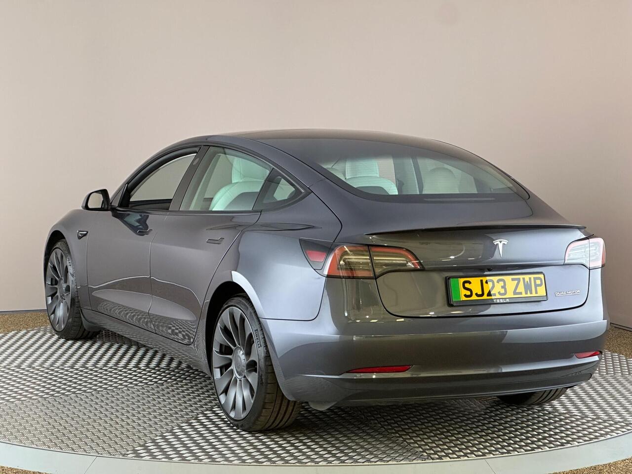 Tesla Model 3 SJ23ZWP
