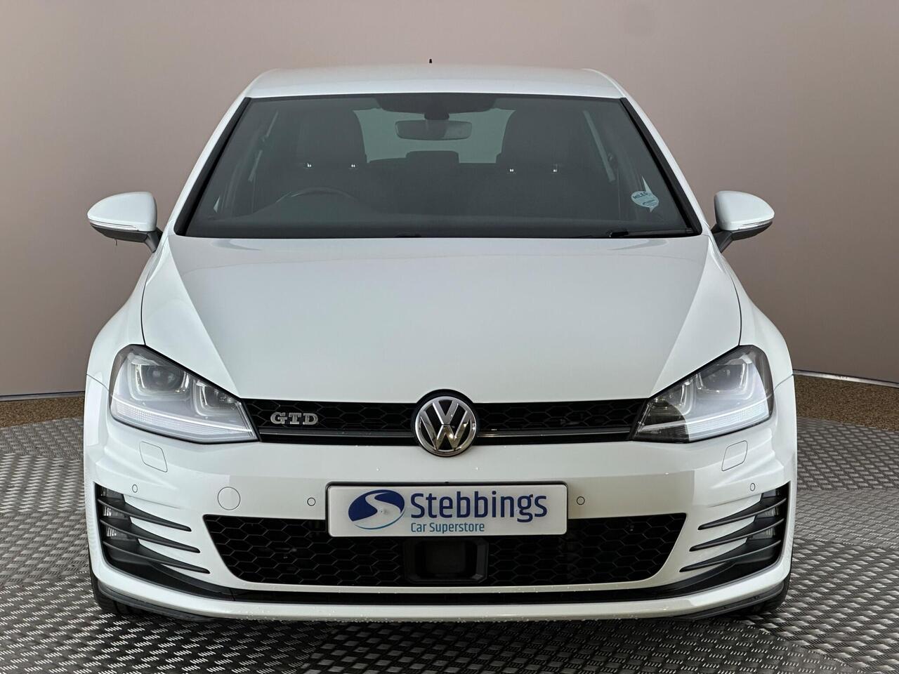 Volkswagen Golf DT66RVJ
