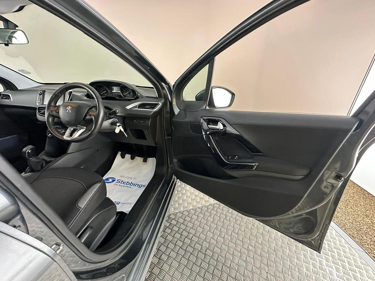 Peugeot 208 GN66YMF
