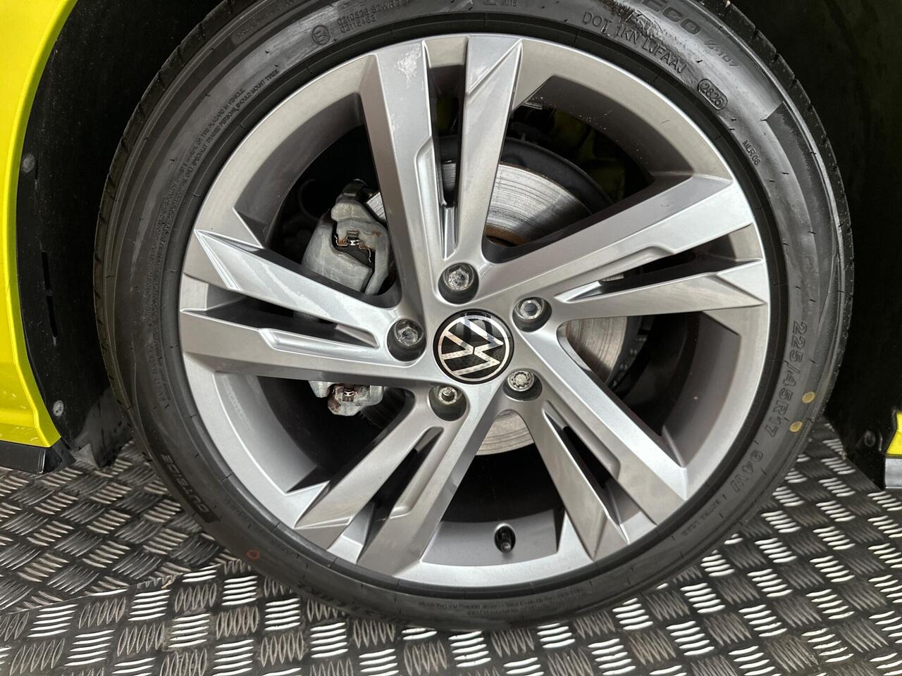 Volkswagen Golf EX71HKW