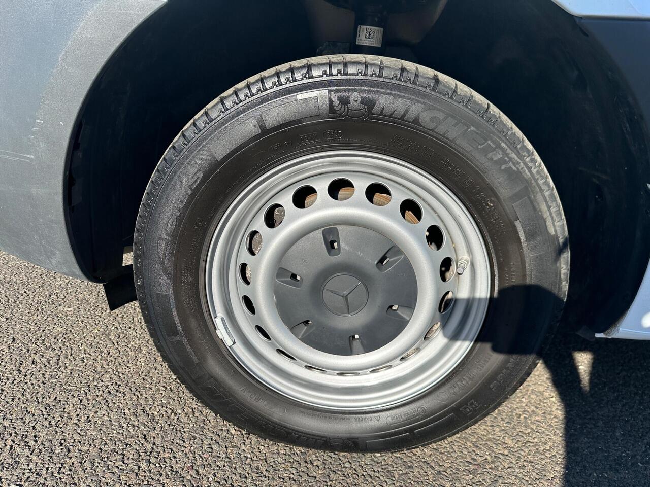 Mercedes-Benz Sprinter YK24DXA