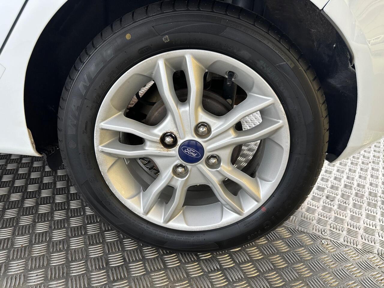 Ford Fiesta DX64JFU