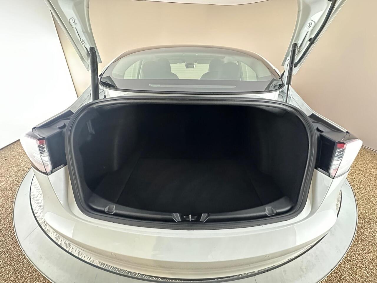Tesla Model 3 AF72UXZ