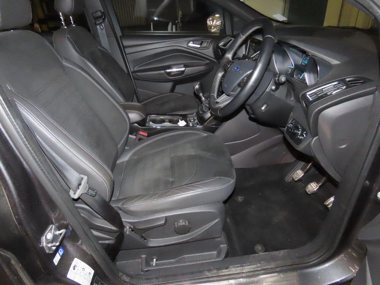 Ford Kuga AX17NUF